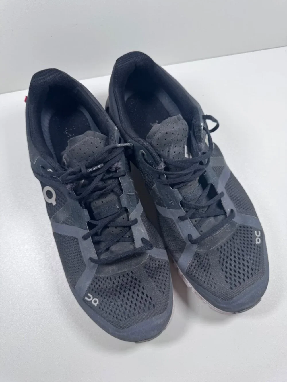 On Cloudflow Mens Running Shoes 9 42.5 Black Grey CloudTec Swiss Engineering